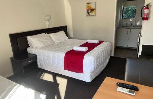 Papakura Hotel | Monument Motor Lodge Papakura