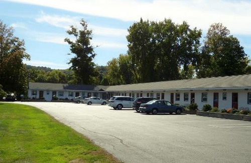 Great Barrington Hotel | Monument Mountain Motel