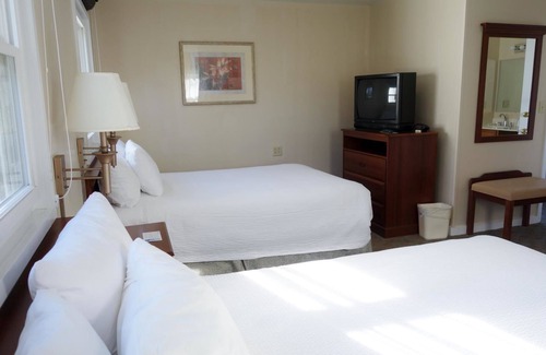 Great Barrington Hotel | Monument Mountain Motel