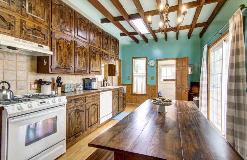 Monument House | Monument Retreat - Walk to Local Dining and Shopping