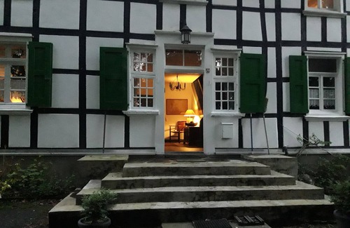 Hattingen Apartment | Monumental Ökohofanlage