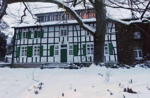 Hattingen Apartment | Monumental Ökohofanlage