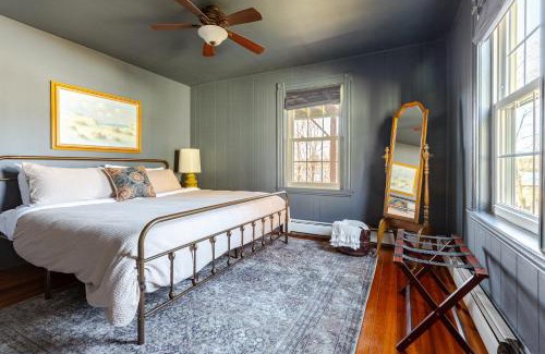 Salem Apartment | Moody Salem Home Away From Home