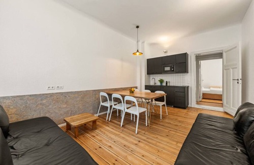 Friedrichshain Apartment | Mooeve 15 apartment in Berlin