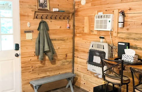 Rogers Cabin | "Moon Glow" Cabin - Cozy Climber Retreat in Muir Valley w/Hot-tub!