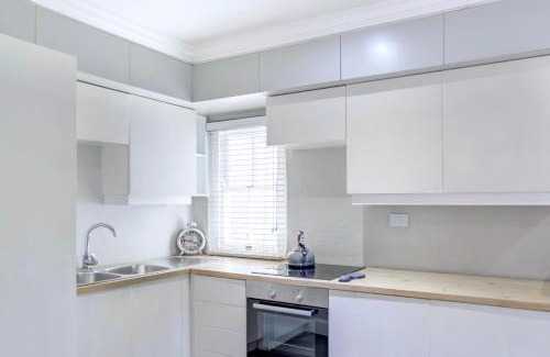 Sandown Apartment | Moon light Apartment
