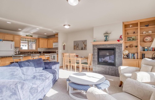 Manzanita Condo | Moon Over Manzanita (MCA 1549)