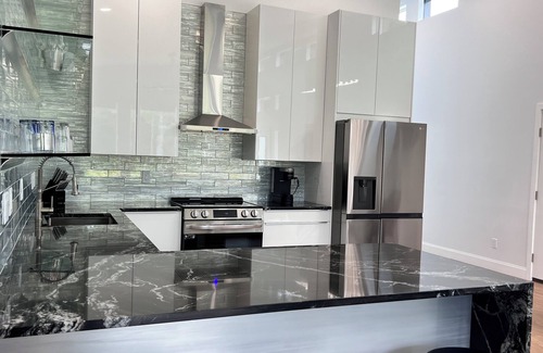 Umber View Heights House | MoonBeam: Spacious and Modern Home in the countryside near Stockton Lake.