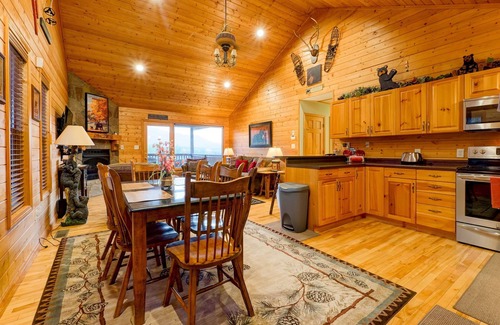 Gatlinburg - Pigeon Forge Cabin | Moonbeams & Star Dreams. A Spectacular Mountain View