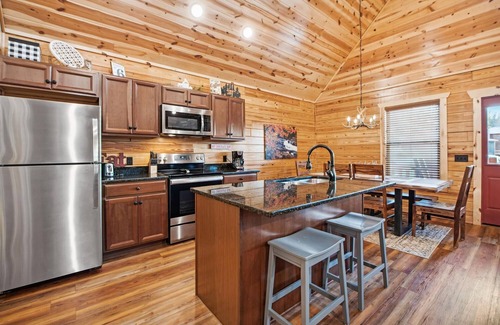 White Oak Lodge Cabin | Moondance Cabin - Enjoy Your Journey to the Smokies!
