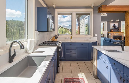 Saddle Ridge House | Moondance Chalet | Ski-In/Out Saddle Ridge | Hot Tub | 7 Min Drive to Resort