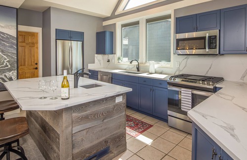 Saddle Ridge House | Moondance Chalet | Ski-In/Out Saddle Ridge | Hot Tub | 7 Min Drive to Resort