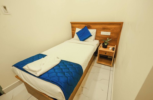 Kakkanad Hotel | MOONIC DAYS