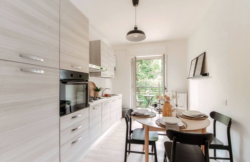 San Fermo della Battaglia Apartment | Moonlight