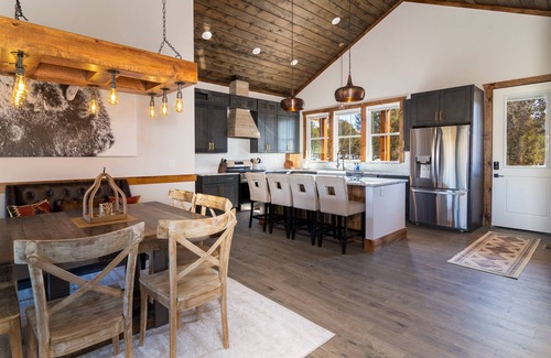 Orderville House | Moonlight Lodge | Private Hot Tub | Zion NP