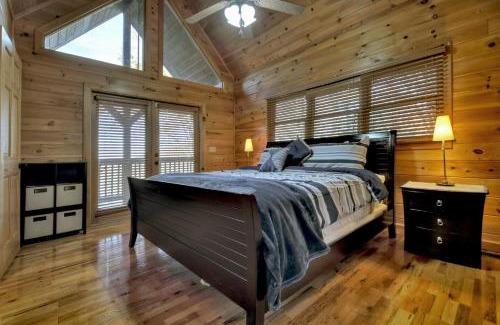 Cherry Log Villa | Moonlight Mountain Cabin - Great views and a hot tub