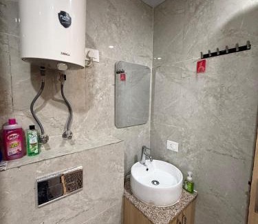 Greater Noida Apartment | Moonlight Stay