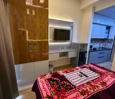 Greater Noida Apartment | Moonlight Stay