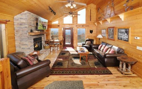 Gatlinburg - Pigeon Forge Villa | Moonlit Hideaway