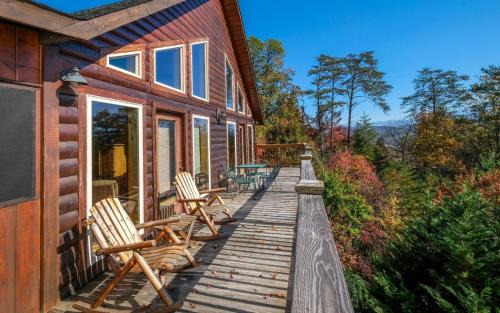 Gatlinburg - Pigeon Forge Villa | Moonlit Hideaway