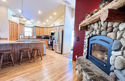 McCall Cabin | Moonridge Lodge – The Ultimate Work and Play Retreat