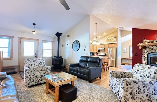 McCall Cabin | Moonridge Lodge – The Ultimate Work and Play Retreat