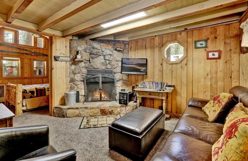 Summit Estates Ski Chalet | Moonridge R n R- Cozy Single Level Central Chalet Home