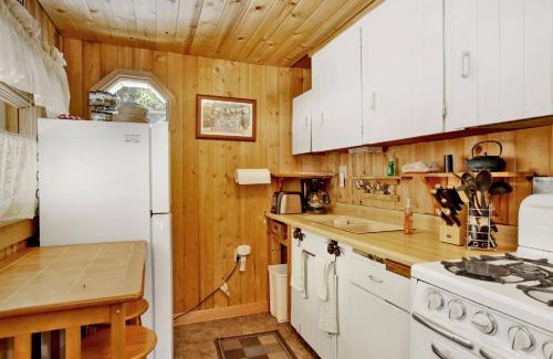 Summit Estates Ski Chalet | Moonridge R n R- Cozy Single Level Central Chalet Home