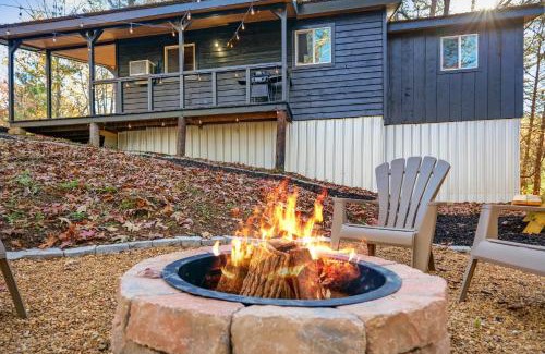 Ellijay House | Moonrise Retreat with Spa Fire Pit 8 min to Town