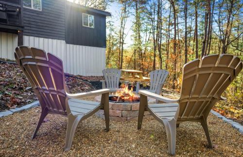 Ellijay House | Moonrise Retreat with Spa Fire Pit 8 min to Town
