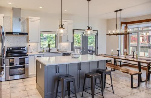 Big White Ski Resort Apartment | Moonshine Crescent 365 by Okanagan Premier