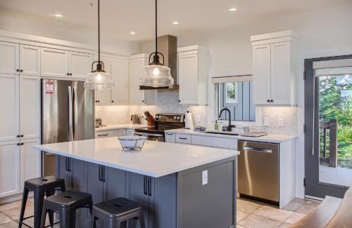 Big White Ski Resort Apartment | Moonshine Crescent 365 by Okanagan Premier