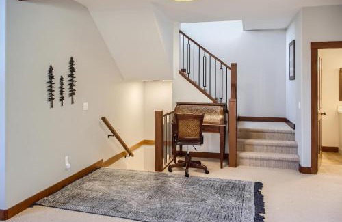Big White Ski Resort Apartment | Moonshine Crescent 365 by Okanagan Premier