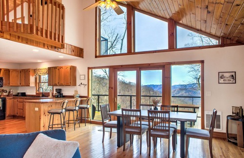 Burnsville House | Moonshine Mountain Lodge | A Contemporary Cabin with Stunning Views