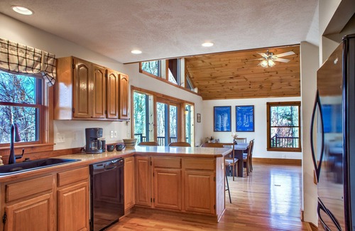 Burnsville House | Moonshine Mountain Lodge | A Contemporary Cabin with Stunning Views