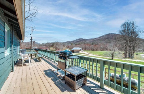 Suches House | Moonshiners Cabin Serene Mountain Views plus Firepit