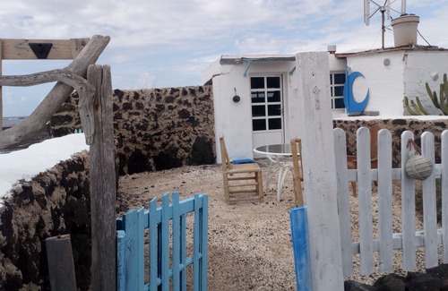 La Oliva Apartment | Moonspell . Beach front cottage.