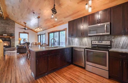 Logan Cabin | Moore Hollow Cabin in the Heart of Hocking Hills-Hot tub, Privacy, Pet friendly!