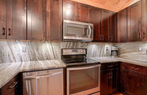 Logan Cabin | Moore Hollow Cabin in the Heart of Hocking Hills-Hot tub, Privacy, Pet friendly!
