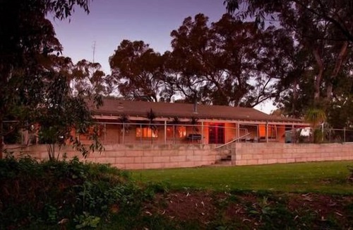 Caraban House | Moore River Holidays Group Booking Accommodation Specialists