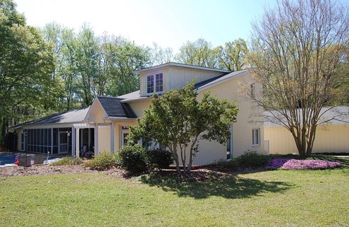 Auburn - Opelika House | Moores Mill Lodge, with pool and 8 acres, sleeps 11