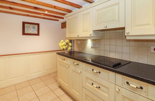 Patrick Brompton Cottage | MOORHEN HOUSE, family friendly, with pool in Patrick Brompton