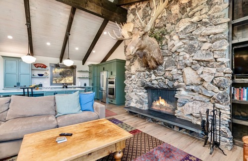 Windcliff Estates House | Moose Den Luxury Vacation Home at Windcliff by RedAwning