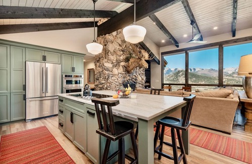 Windcliff Estates House | Moose Den Luxury Vacation Home At Windcliff 4 Bedroom Home by RedAwning