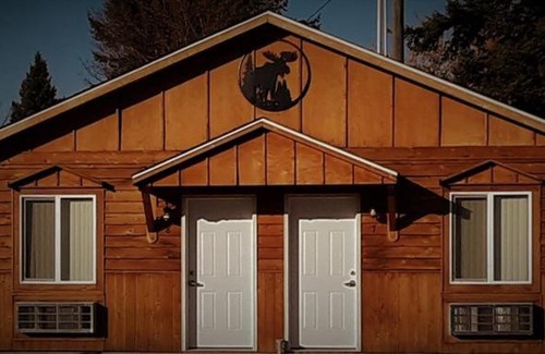 Spirit Lake Hotel | Moose Inn