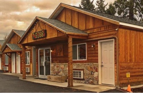 Spirit Lake Hotel | Moose Inn