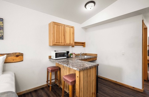 Spirit Lake Hotel | Moose Inn