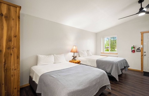 Spirit Lake Hotel | Moose Inn