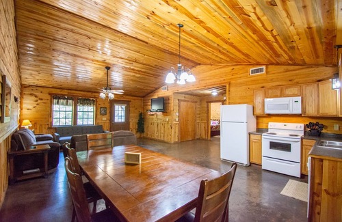 Board Camp Cabin | Moose Lodge|18Acres|Private Creek|Swim|Hiking|ATV Trails|Mtn Cabin