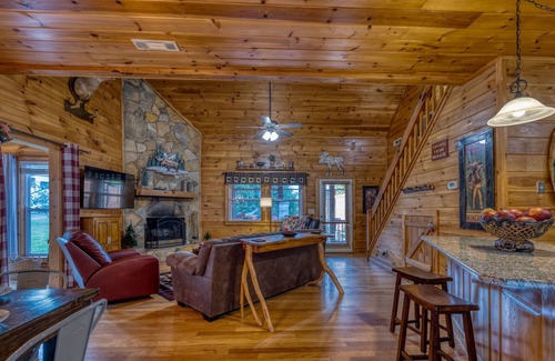 Suches Cabin | Moose Lodge-Toccoa River HotTub-Sleep 8. Beautiful North Georgia Mountains